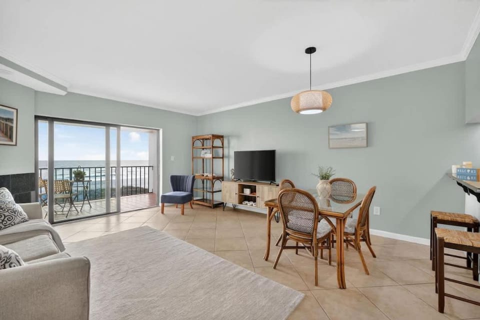 The Shoreline Escape House in Jacksonville Beach