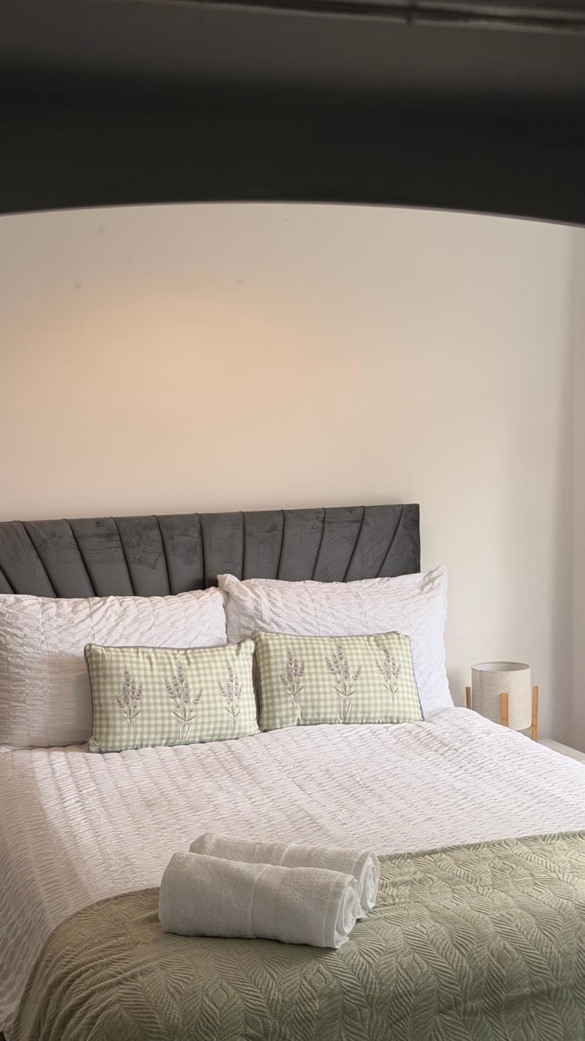Lírios Room, Shered house Vacation rental in Bristol