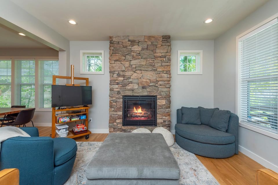 Lake Walk Cottage House in Black Mountain