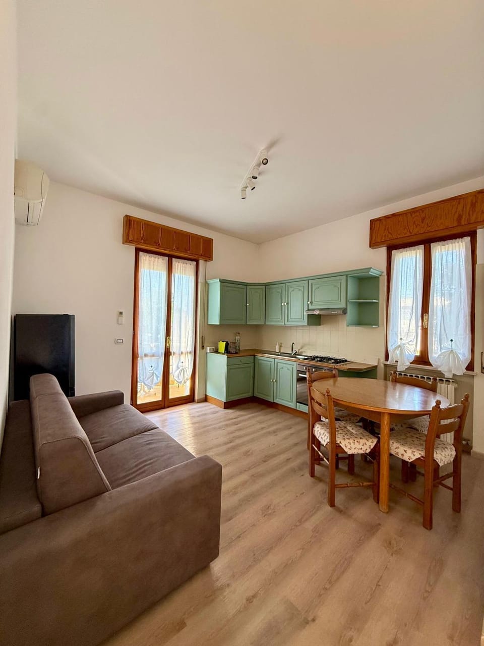 Kitchen or kitchenette, Living room