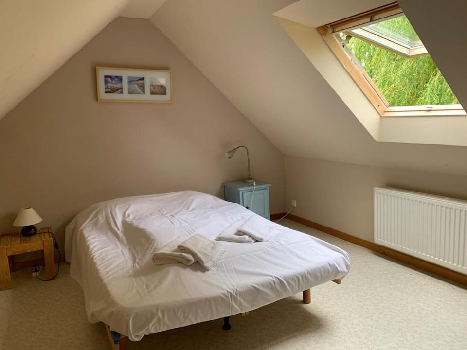 Bed, Photo of the whole room, Bedroom, heating