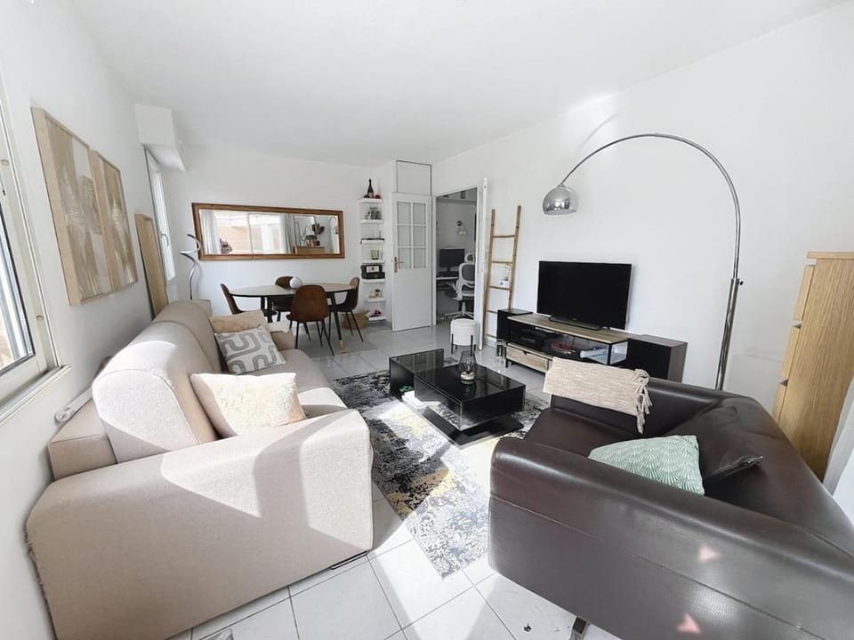 Communal lounge/ TV room, TV and multimedia, Living room, Seating area