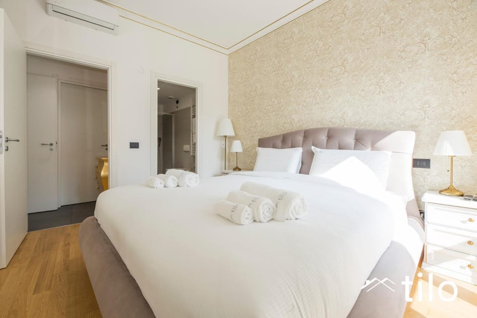 Bed, Photo of the whole room, Bedroom, towels, air conditioner