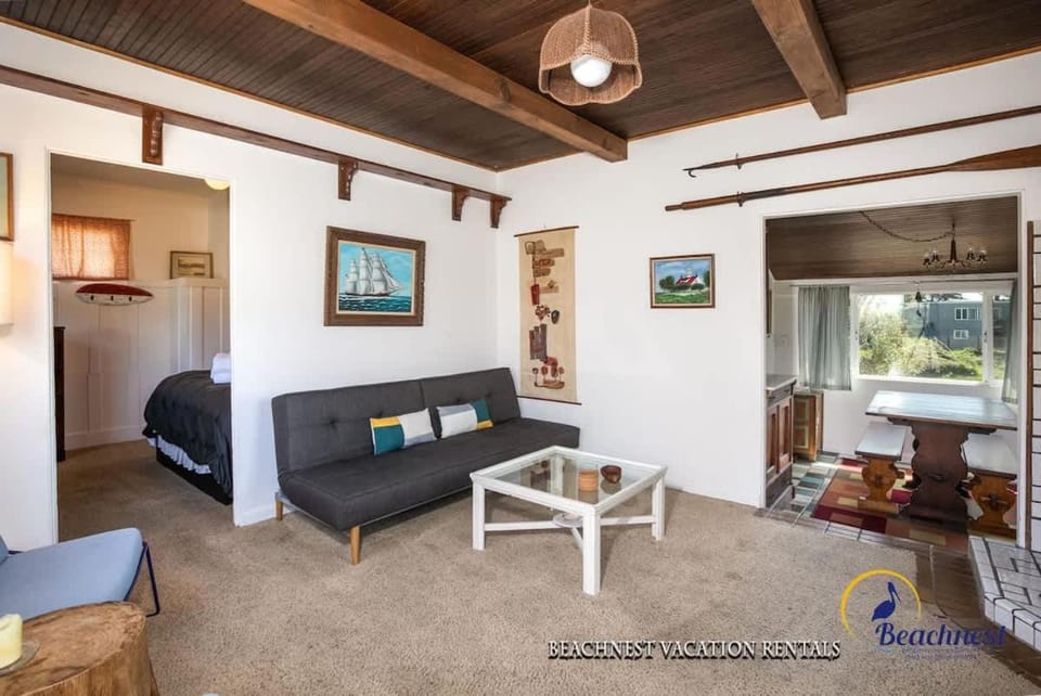 Beachfront at Twin Lakes Beach House in Santa Cruz