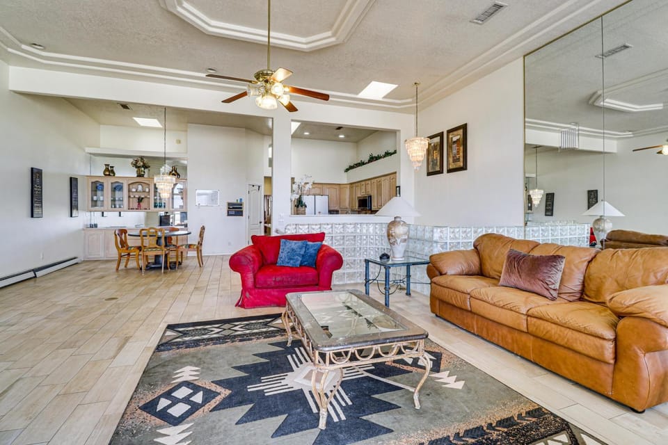 ABQ Townhouse w/ Mtn-View Balcony: Pets Welcome! House in Albuquerque