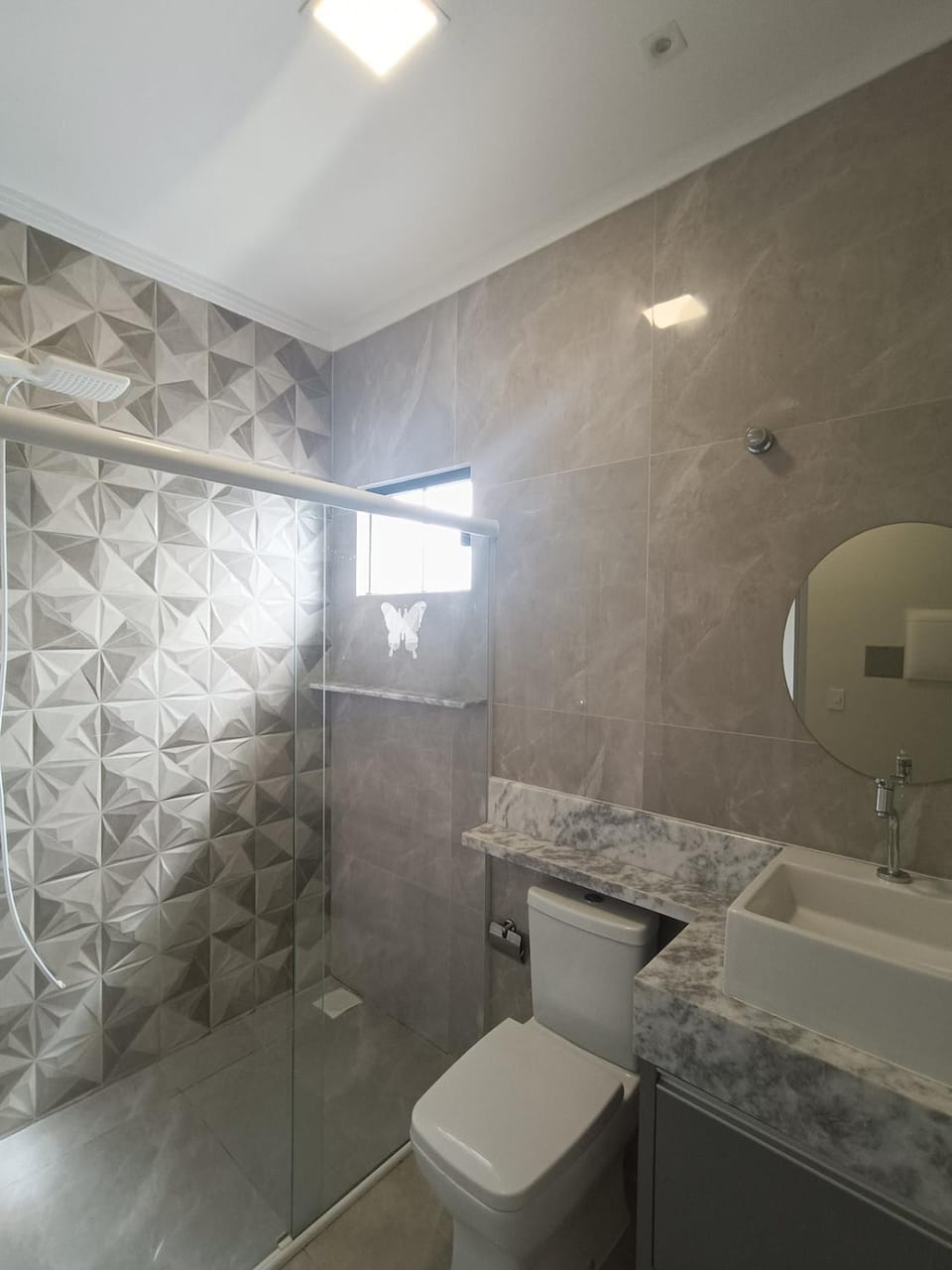 Shower, Toilet