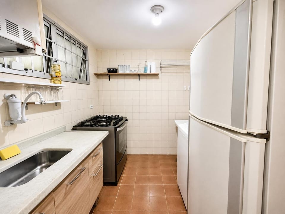 Higienopolis apartamento amplo, cama Queen Size padrão Luxo, com vaga garagem e vista da cidade, 10 andar, apto 1002 Edifício Piratininga, 2 minutos do shopping, entrada HOJE Apartment in Sao Paulo City