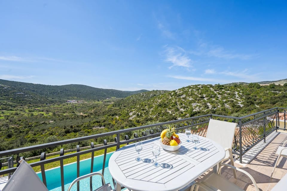 View (from property/room), Balcony/Terrace, Pool view