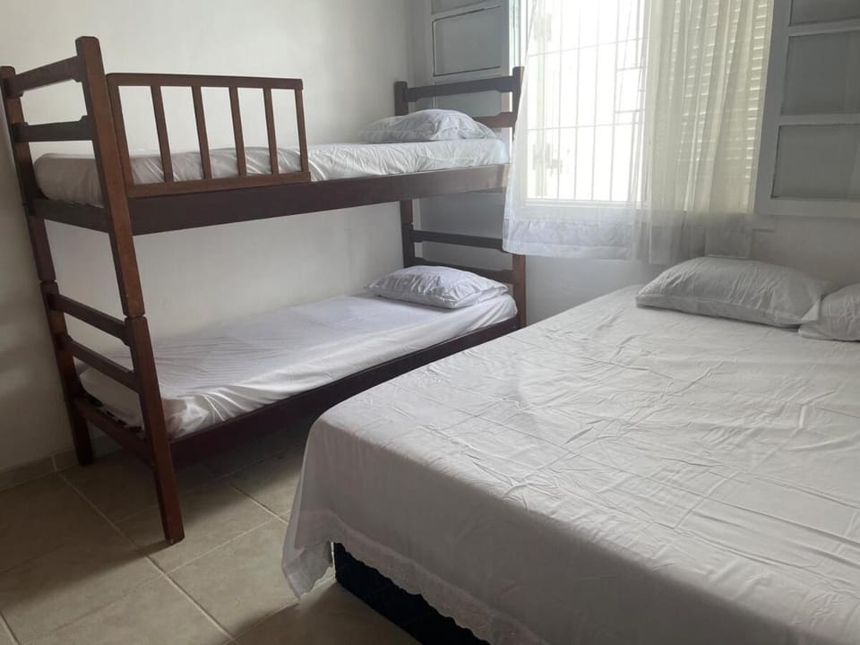 Bedroom, bunk bed