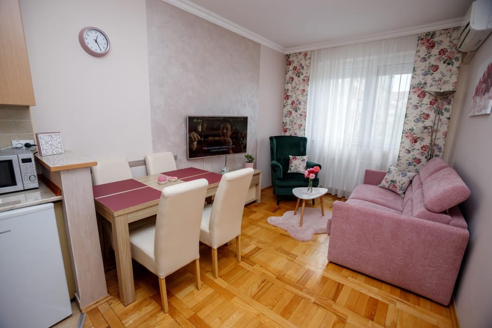Living room, Seating area, Dining area