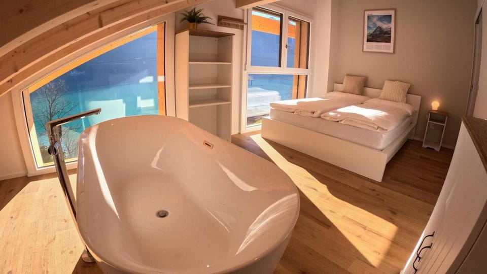 Photo of the whole room, Bedroom, Lake view