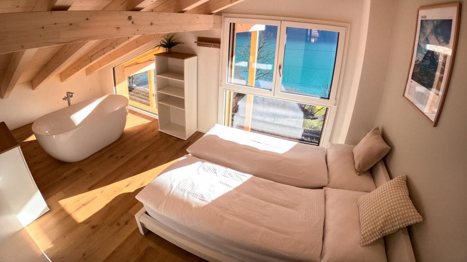 Photo of the whole room, Bedroom, Lake view