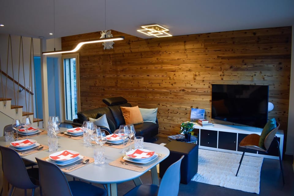 Living room, Seating area, Dining area