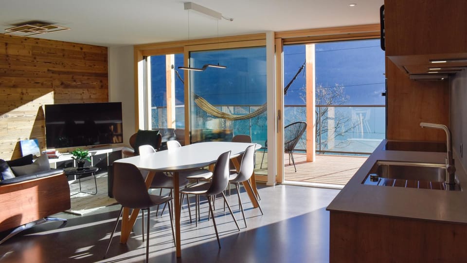 Living room, Lake view, Mountain view