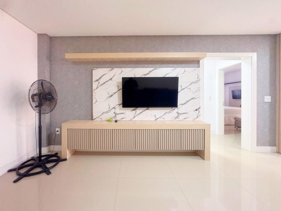 Apto. luxo, 3dorm, meia praia 300m mar - ZUR1204 Apartment in Porto Belo