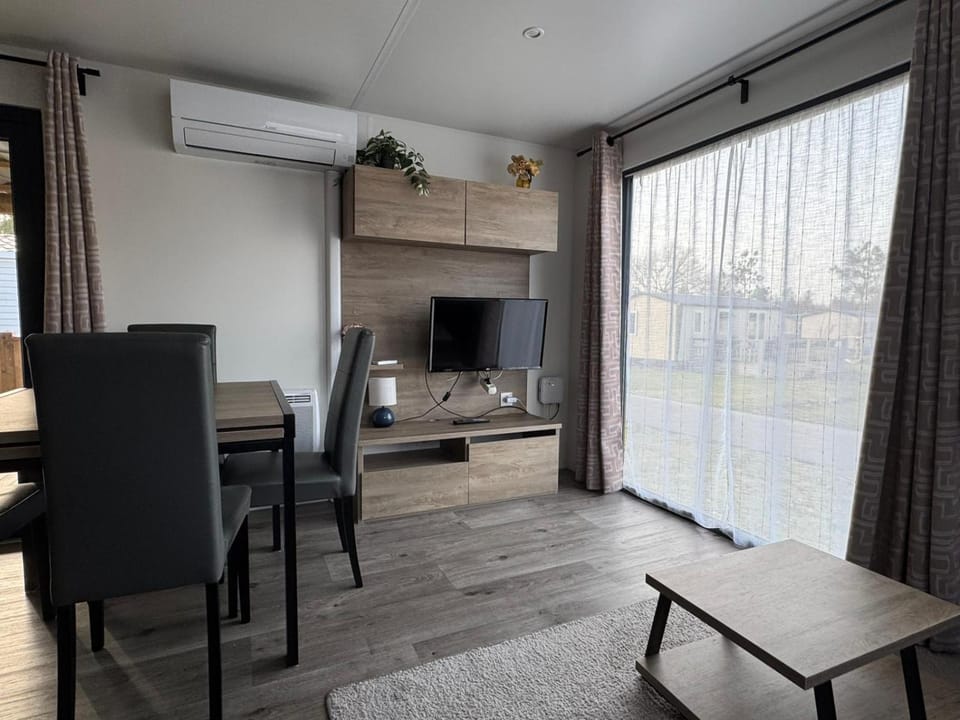 Ruim chalet in Drenthe, nabij bos en strand Chalet in Drenthe (province)