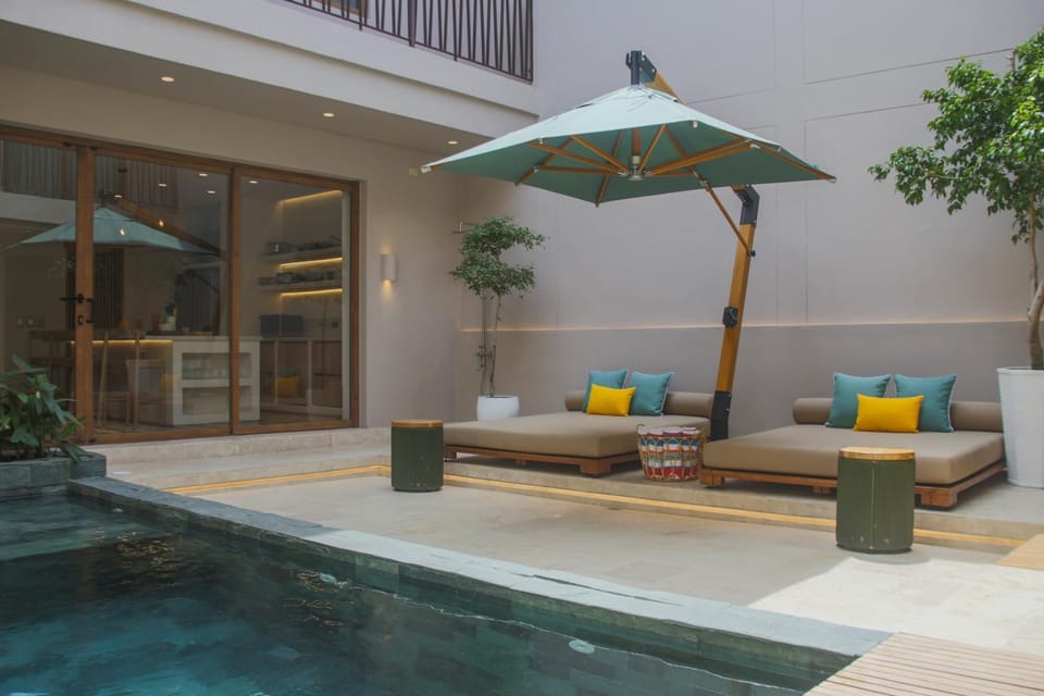 Patio, Day, Balcony/Terrace, Living room, Seating area, Pool view, Swimming pool, Swimming pool, sunbed
