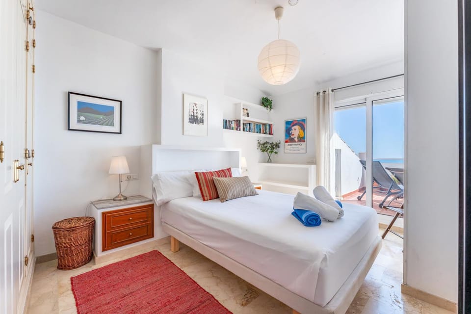 Bed, Other, Photo of the whole room, Bedroom, towels
