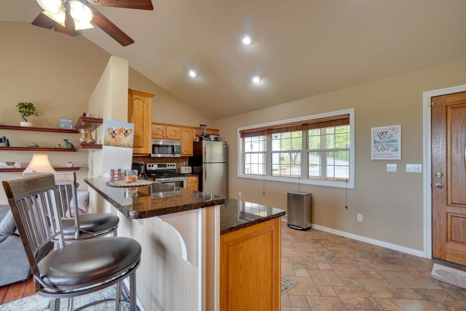 Group Getaway Near Dale Hollow Lake w/ Hot Tub House in Tennessee