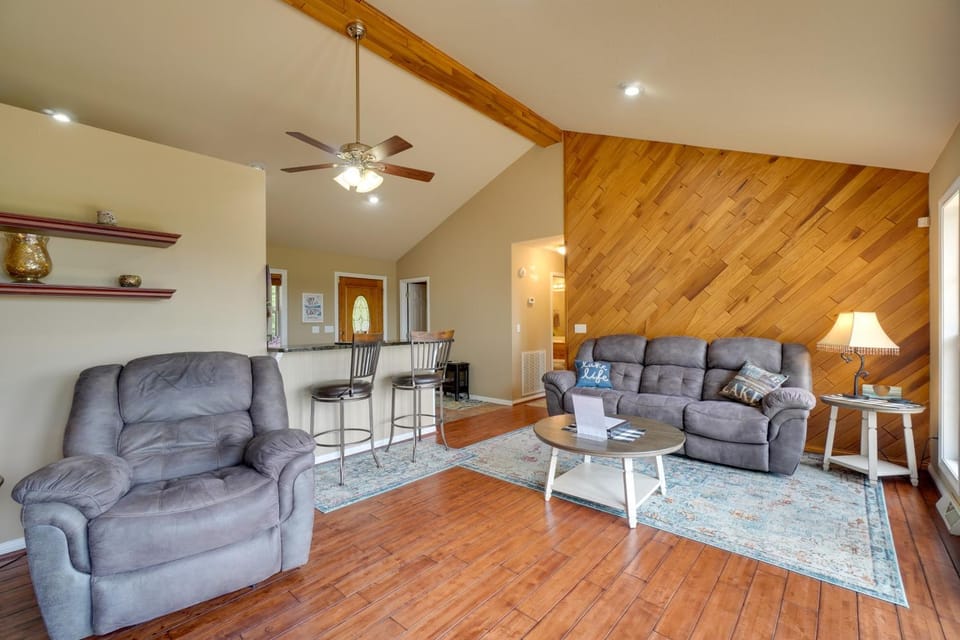 Group Getaway Near Dale Hollow Lake w/ Hot Tub House in Tennessee