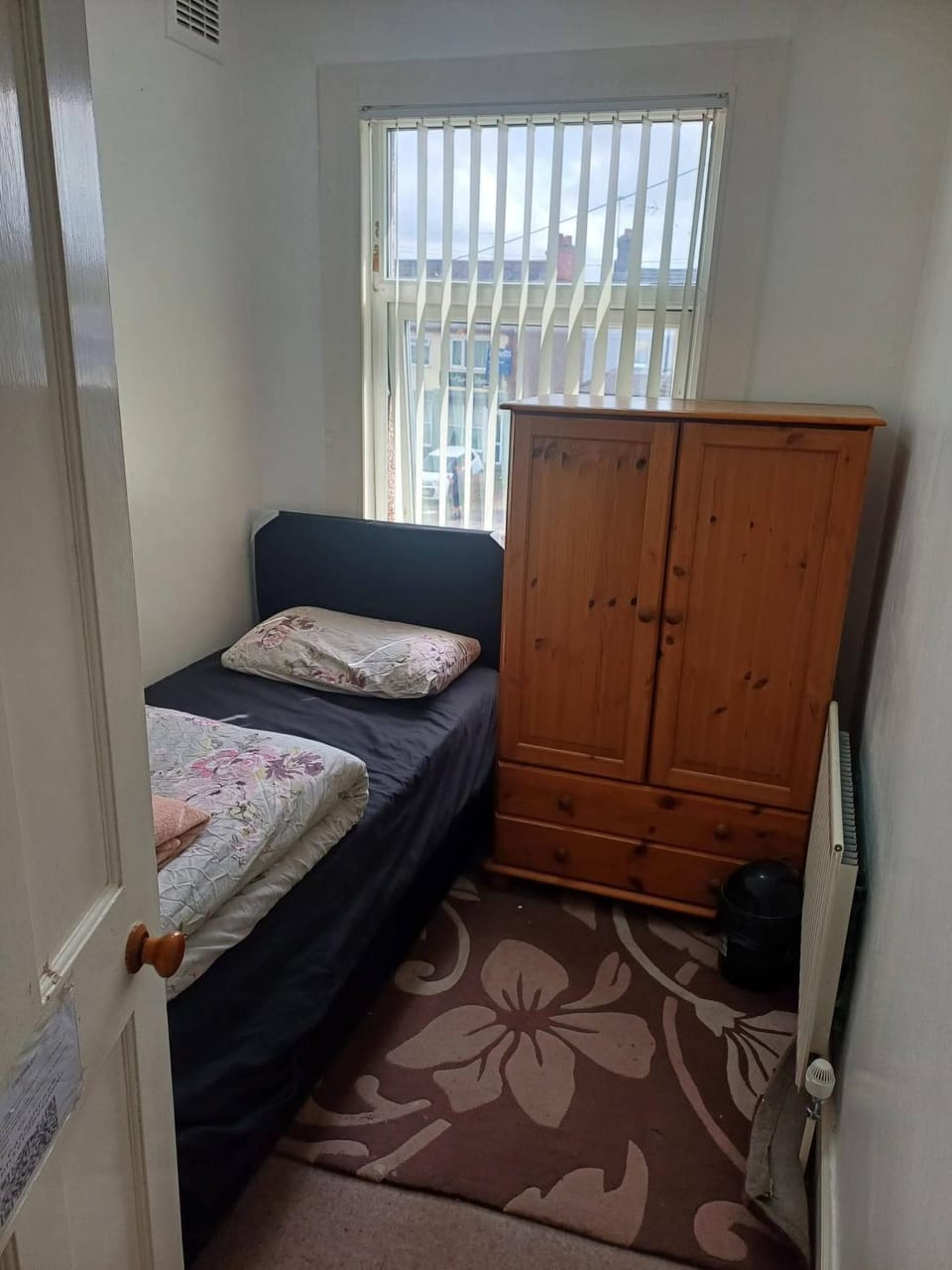 Cosy Single Room near CBS Arena and M6 in CV6 4DF Bed and Breakfast in Coventry