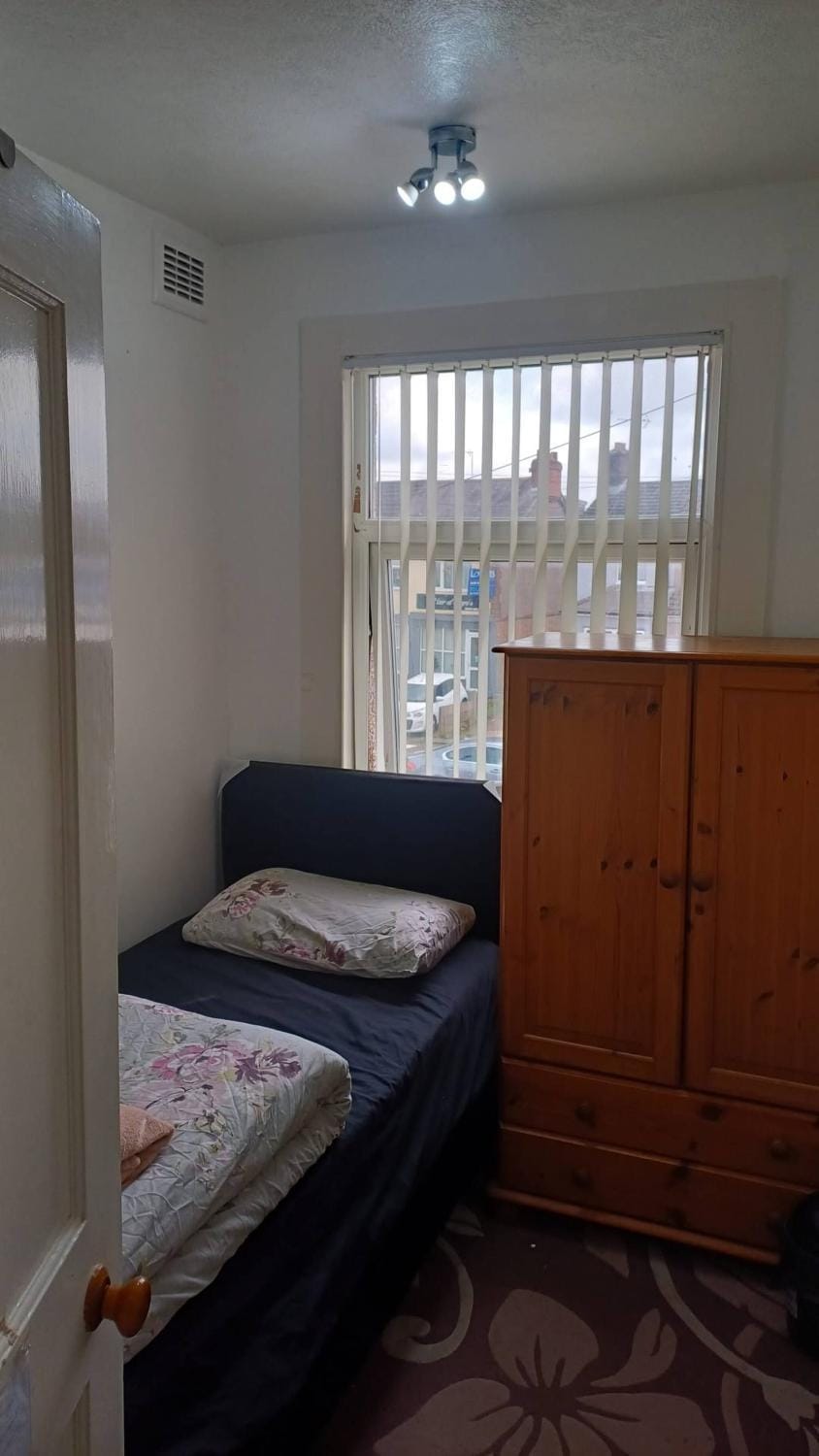 Cosy Single Room near CBS Arena and M6 in CV6 4DF Bed and Breakfast in Coventry
