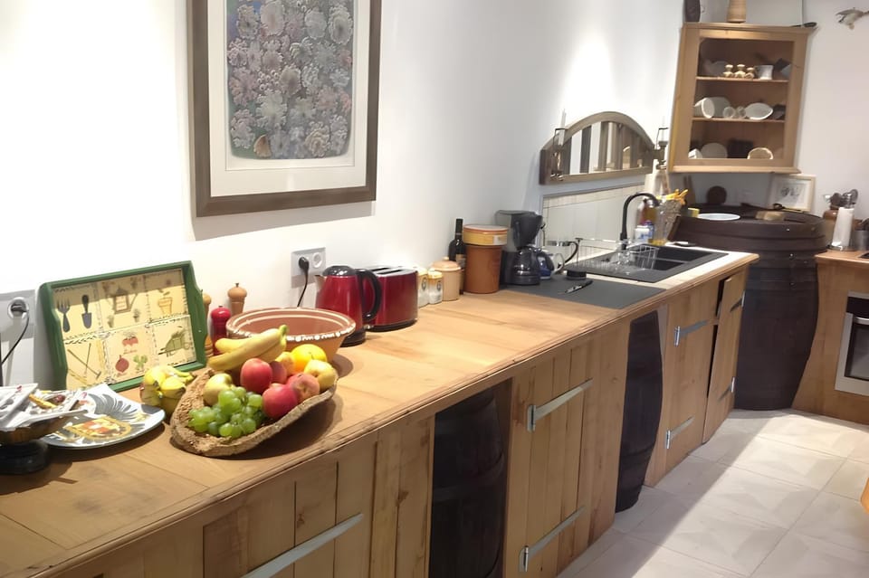 Kitchen or kitchenette, Living room
