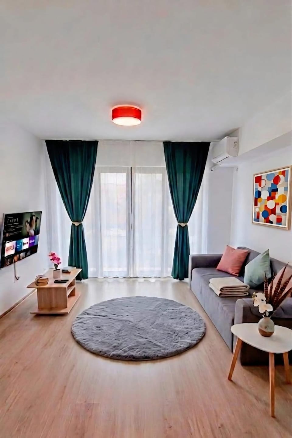 TV and multimedia, Living room, Seating area, Evening entertainment