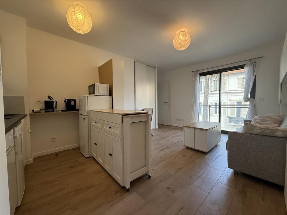 Property building, Kitchen or kitchenette, Living room