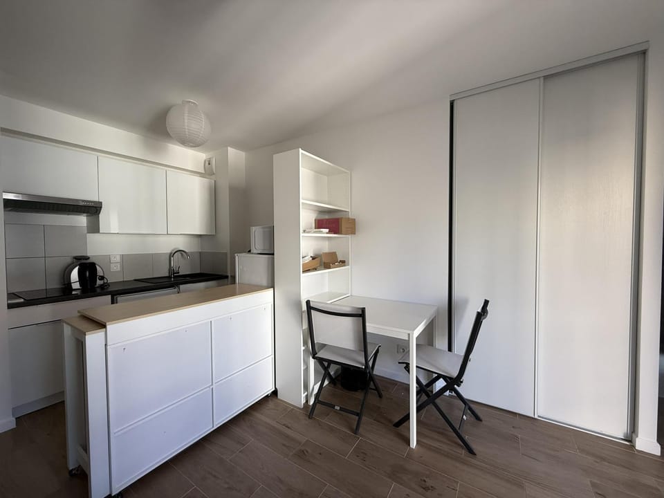 Property building, Kitchen or kitchenette, Living room