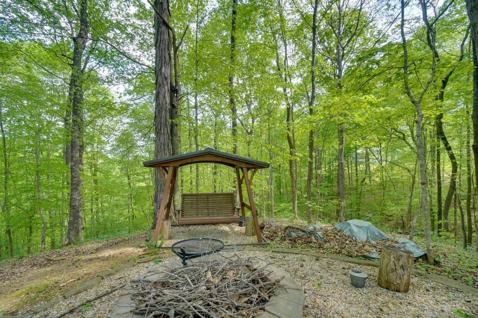 Dale Hollow Hideaway: Fire Pit, Deck, Boat Parking House in Tennessee
