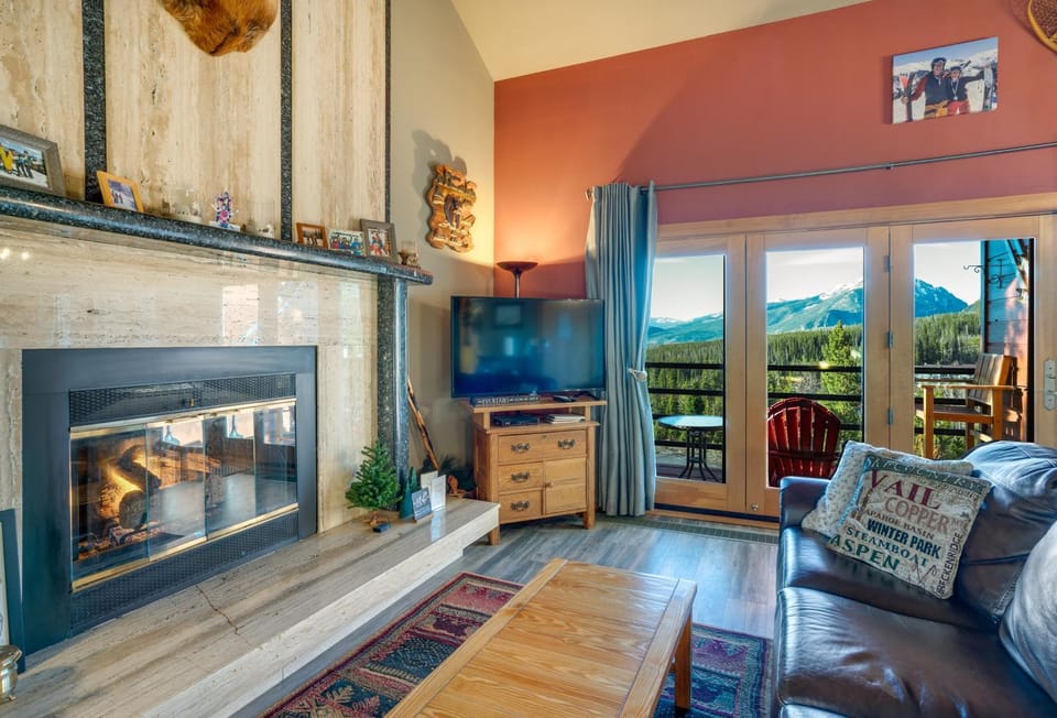 All-Season Base w/ Epic Views in Silverthorne! House in Wildernest