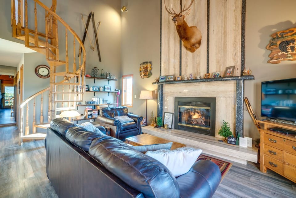 All-Season Base w/ Epic Views in Silverthorne! House in Wildernest