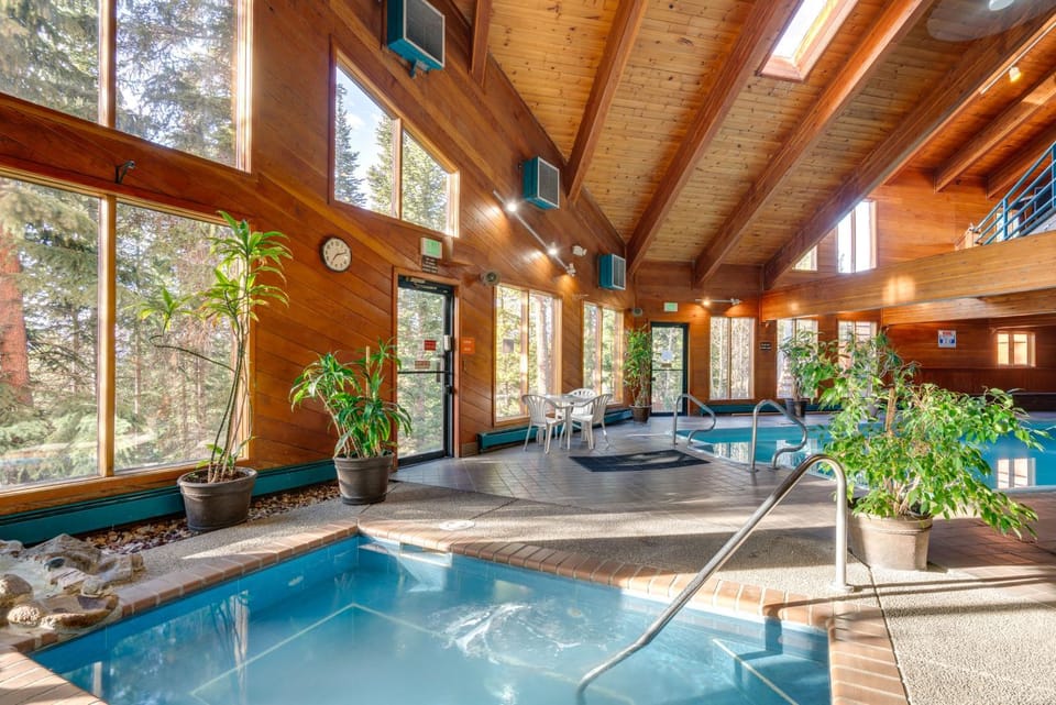 All-Season Base w/ Epic Views in Silverthorne! House in Wildernest