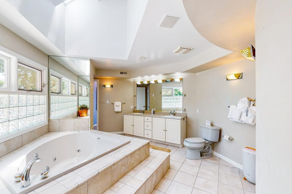 Splendid home with private pool, fire pit, several decks & balconies Vacation rental in Riva