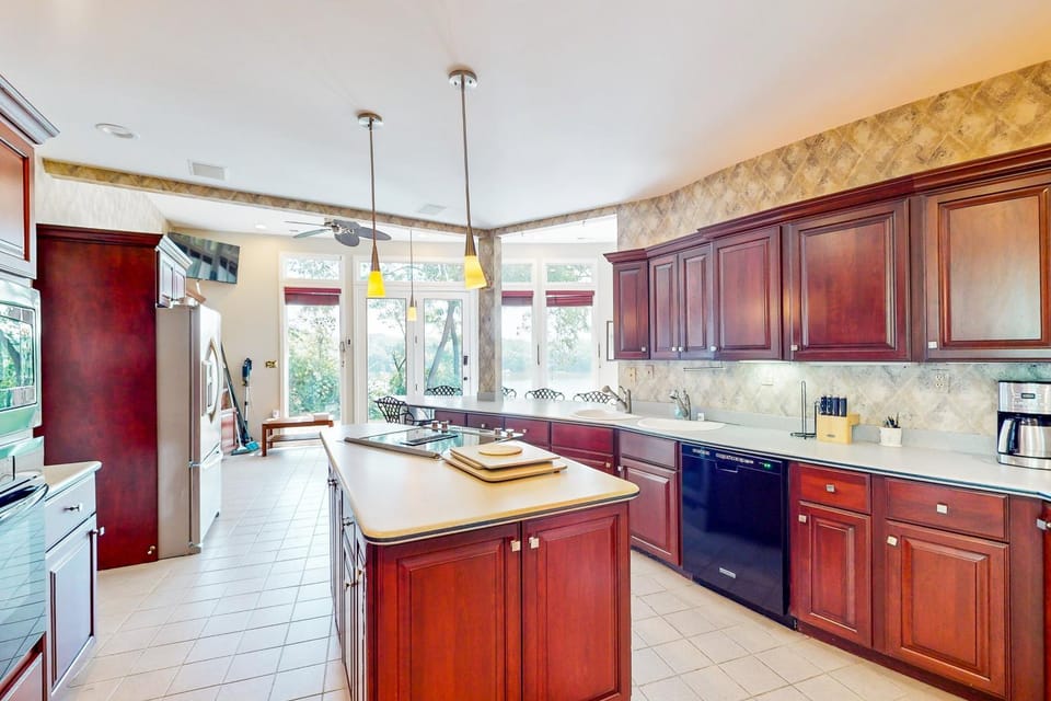 Splendid home with private pool, fire pit, several decks & balconies Vacation rental in Riva