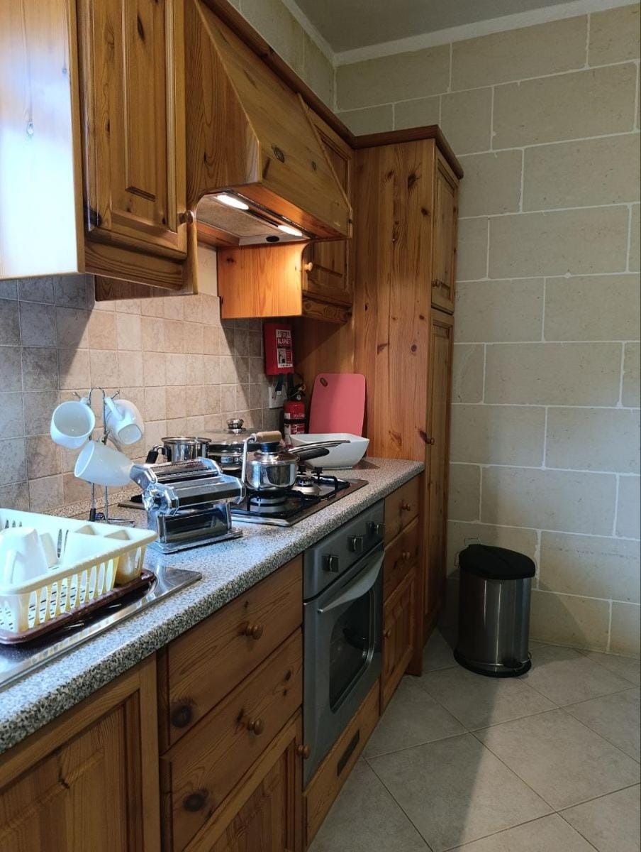 Xlendi Bay Beachside Apartment Apartment in Munxar