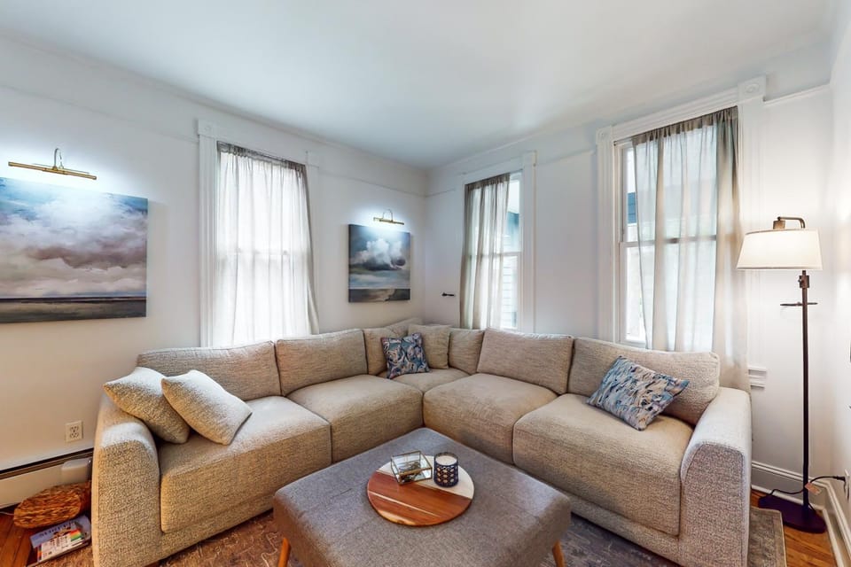 Dog-friendly house with yard, deck, firepit, washer- dryer & AC - near golf Vacation rental in Spa Creek