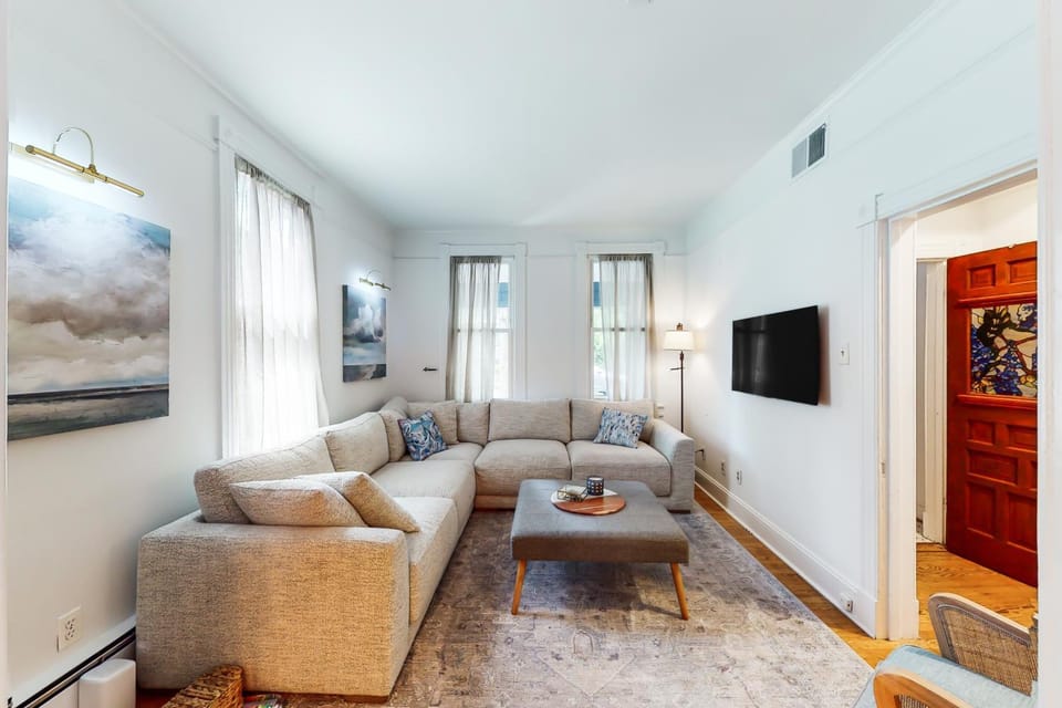 Dog-friendly house with yard, deck, firepit, washer- dryer & AC - near golf Vacation rental in Spa Creek