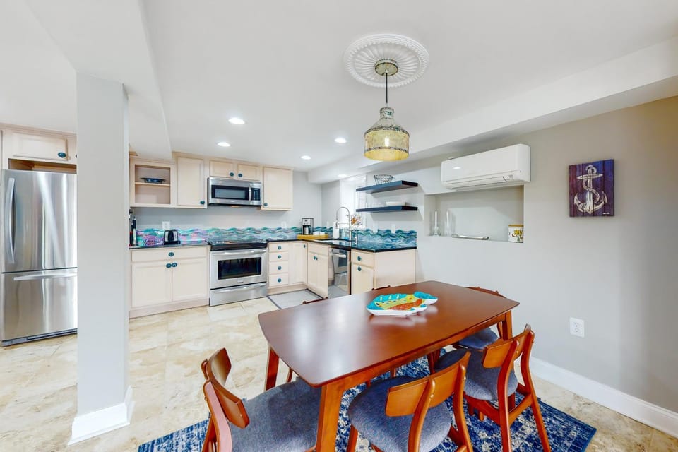 Serene waterfront home with kayaks, paddle board, grill, firepit, WD, and AC Vacation rental in Severna Park