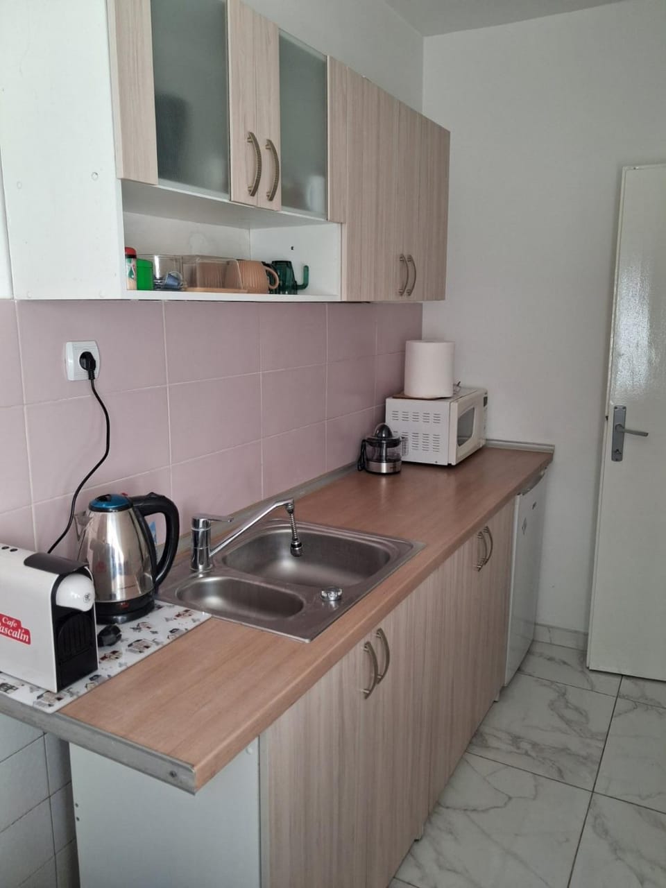 Coffee/tea facilities, Kitchen or kitchenette, dishwasher, microwave