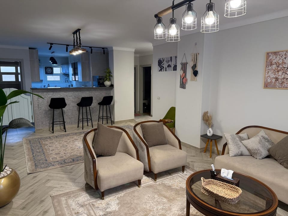 Kitchen or kitchenette, Living room, Seating area, Dining area