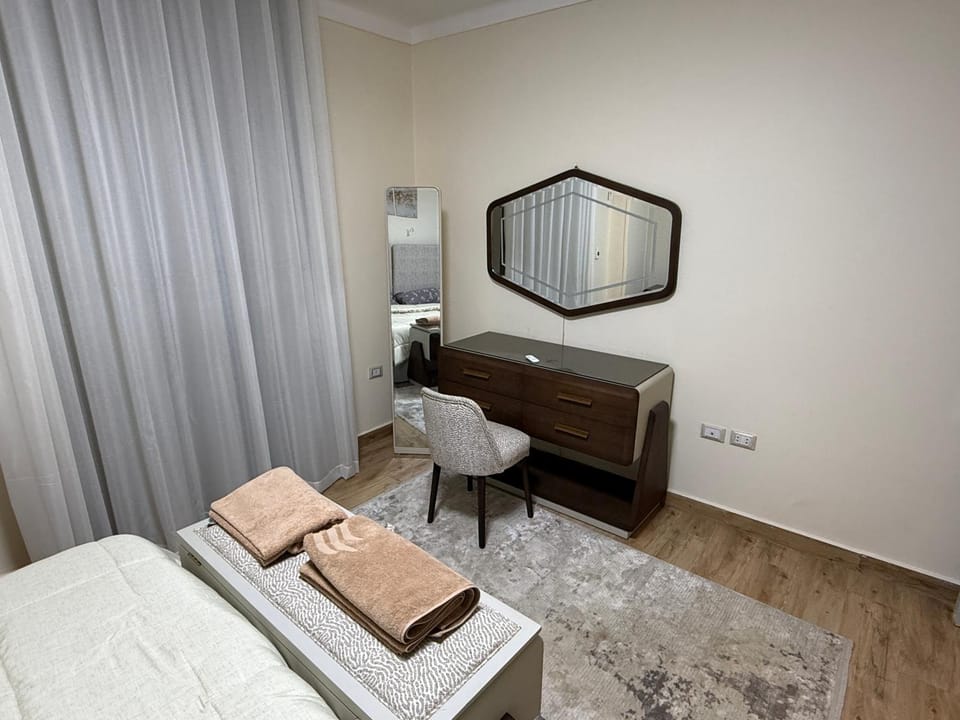 Bed, Living room, Photo of the whole room, Seating area, Bedroom, hair dresser