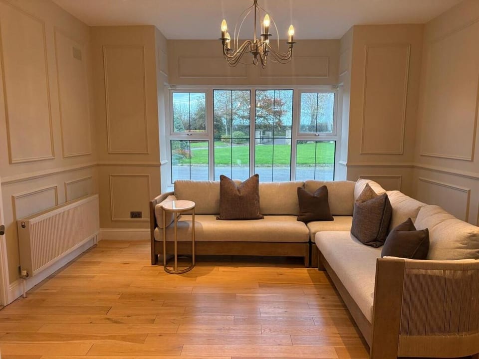 Luxurious 4 Bed at Cahir and Cashel House in Co. Tipperary, Ireland