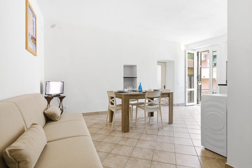 Hostdomus-Happy Holiday Apartment in Finale Ligure
