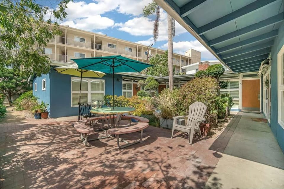 #B 1-level, 2Bd, 1Block to Beach, Esplanade, Shops Apartment in Redondo Beach