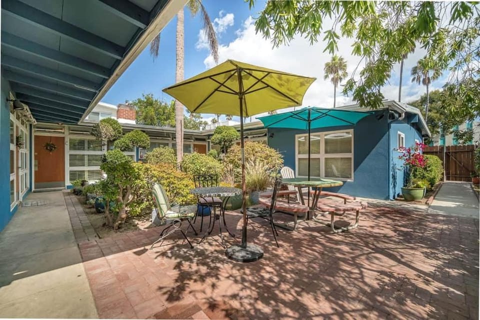 #C 1-level, 2Bd, 1Block to Beach, Esplanade, Shops Apartment in Redondo Beach