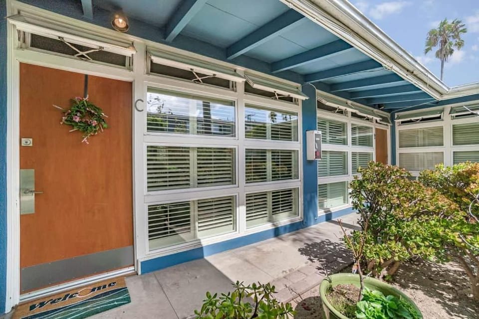 #C 1-level, 2Bd, 1Block to Beach, Esplanade, Shops Apartment in Redondo Beach