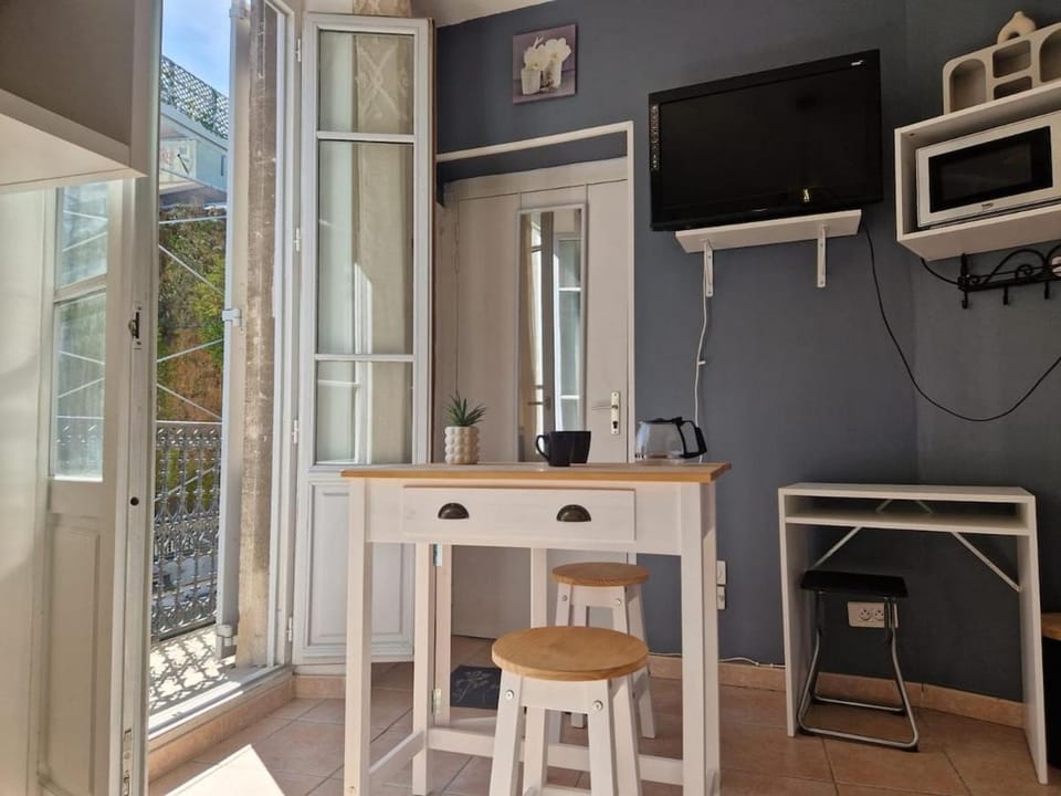 TV and multimedia, Seating area, Dining area