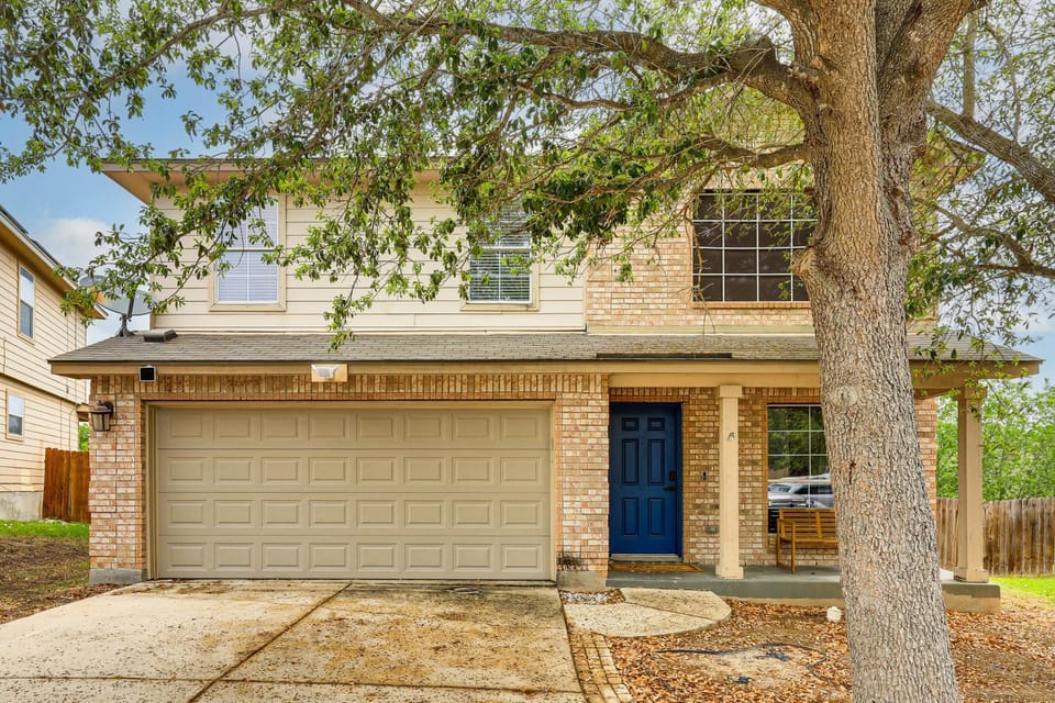 Extended Stay in SATX Area! Family Home with Yard House in Schertz